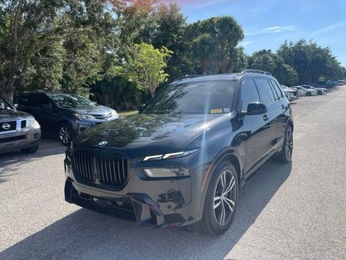 Used 2024 BMW X7 xDrive40i w/ M Sport Package AWD/4WD image 5