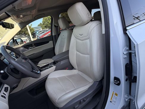 Used 2023 Cadillac XT6 Premium Luxury w/ Technology Package FWD image 22