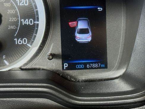 Used 2022 Toyota Corolla LE FWD image 16