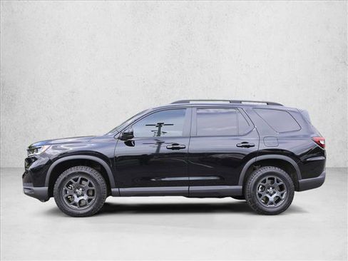 Used 2025 Honda Pilot TrailSport image 8