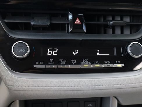 Used 2023 Toyota Corolla Cross LE image 9