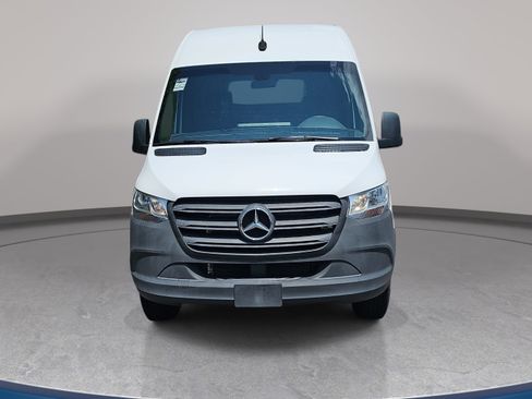 Used 2023 Mercedes-Benz Sprinter 2500 image 2