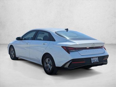 Used 2025 Hyundai Elantra SE FWD image 8