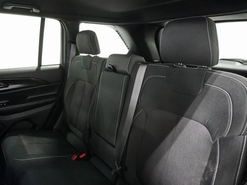 Certified 2025 Jeep Grand Cherokee Laredo w/ Luxury Tech Group I image 15