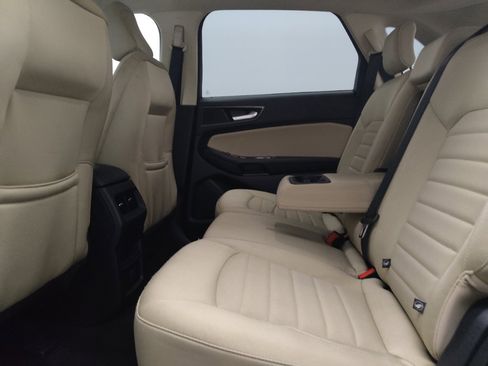 Used 2020 Ford Edge SE FWD image 18