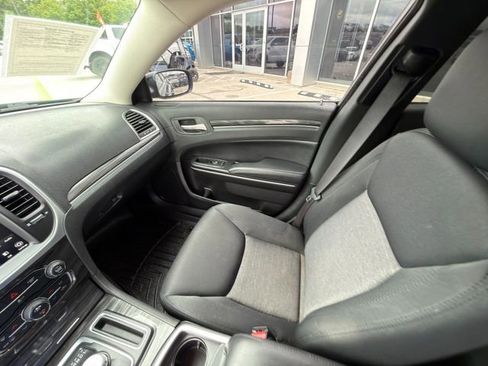 Used 2019 Chrysler 300 Touring w/ Sport Appearance Package RWD image 19