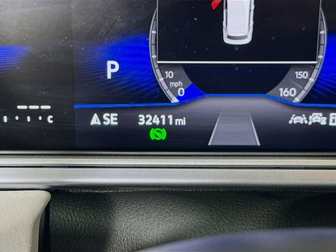 Used 2025 Volkswagen Taos SE image 19