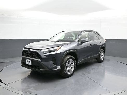 Used 2025 Toyota RAV4 XLE w/ Convenience Package AWD/4WD image 10