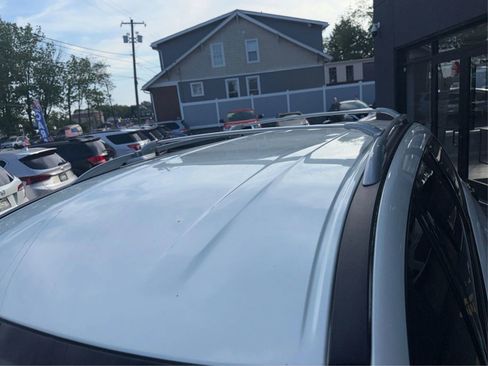 Used 2017 Nissan Pathfinder SV AWD/4WD image 12
