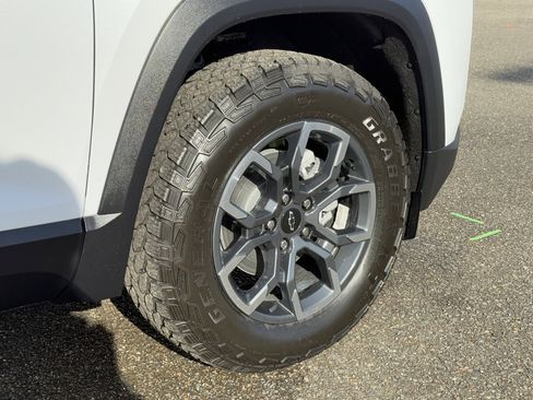 New 2026 Chevrolet Equinox ACTIV w/ Convenience Package III image 35