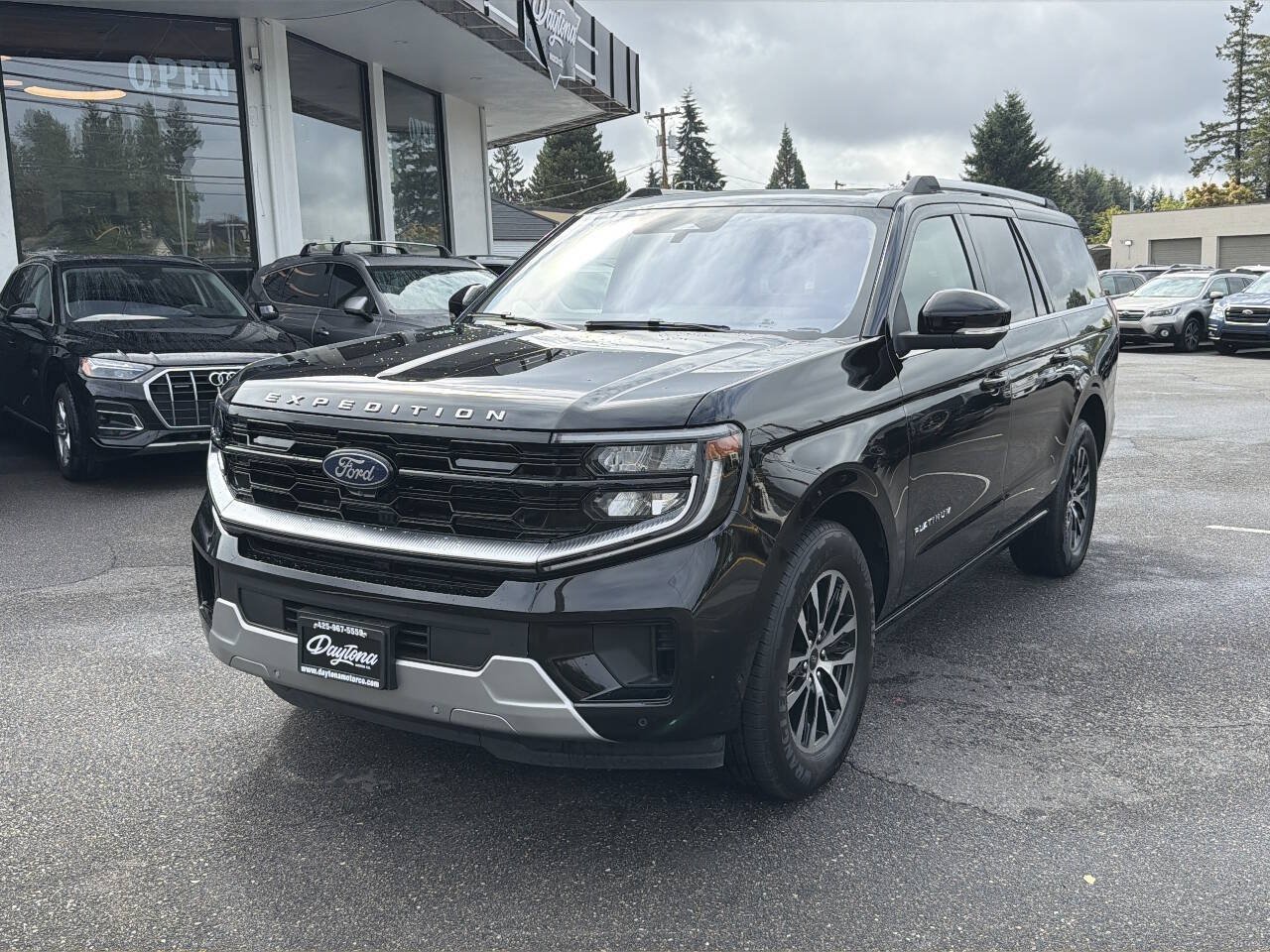 Used 2025 Ford Expedition Max Platinum AWD/4WD image 1