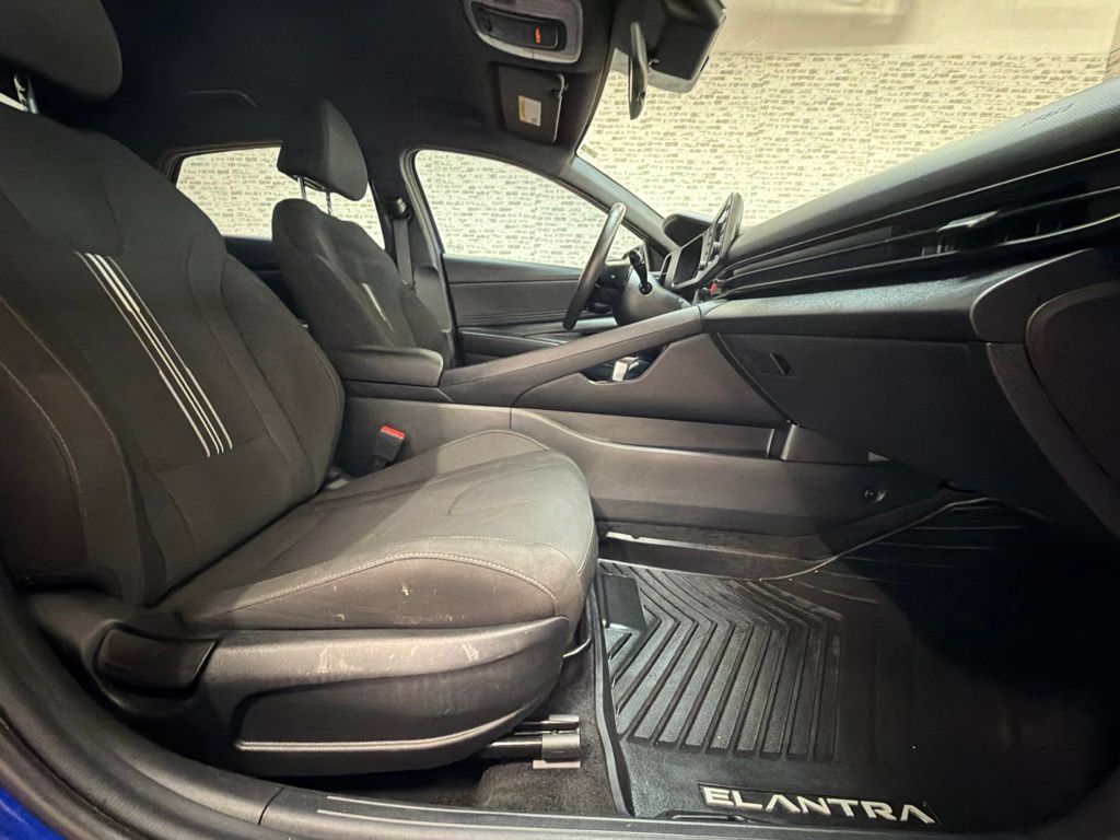 Certified 2025 Hyundai Elantra Sport FWD image 11