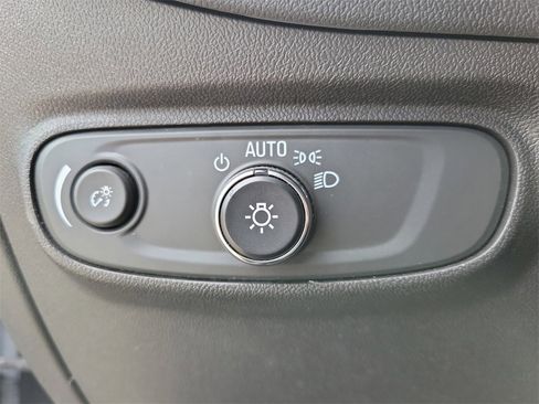 Used 2022 Chevrolet Equinox LS w/ LS Convenience Package image 19