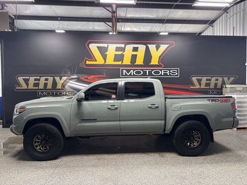 Used 2023 Toyota Tacoma TRD Sport AWD/4WD image 3