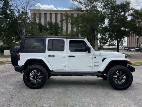 Used 2020 Jeep Wrangler Unlimited Sahara AWD/4WD image 6