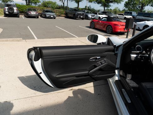 Used 2024 Porsche 718 Boxster S RWD image 12