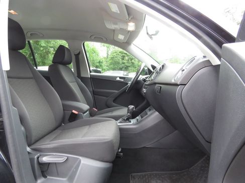 Used 2018 Volkswagen Tiguan Limited w/ Premium Package AWD/4WD image 13