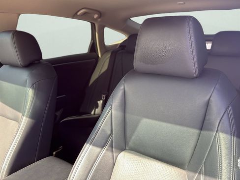 Used 2018 Honda Clarity Touring image 8
