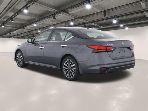 Used 2024 Nissan Altima 2.5 SV FWD image 3