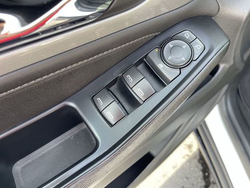Used 2023 Chevrolet Traverse LT AWD/4WD image 13