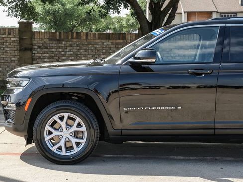 Used 2022 Jeep Grand Cherokee Limited AWD/4WD image 22