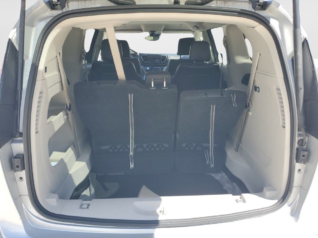 Used 2024 Chrysler Pacifica Touring-L FWD image 9