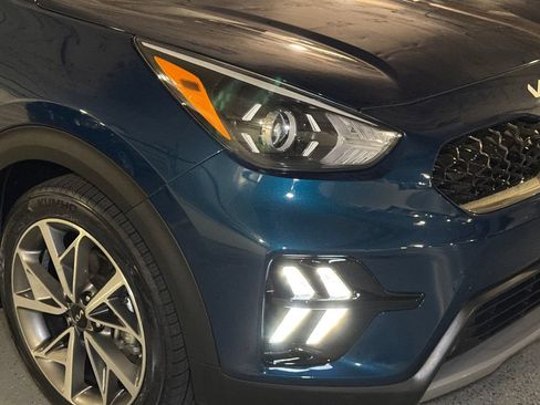 Used 2022 Kia Niro Touring Special Edition FWD image 9