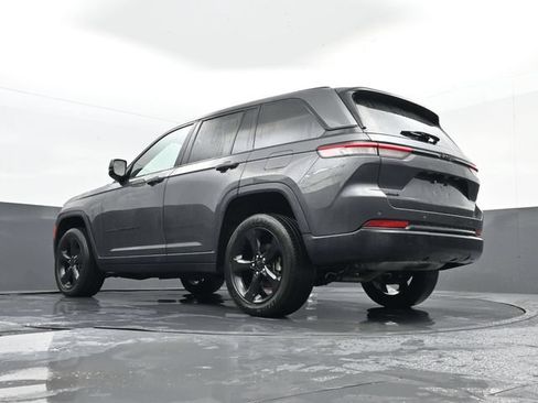 Used 2023 Jeep Grand Cherokee Altitude AWD/4WD image 25