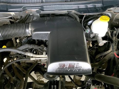 Used 2019 RAM 1500 Tradesman w/ Chrome Appearance Group image 31