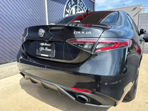 Used 2024 Alfa Romeo Giulia AWD image 7