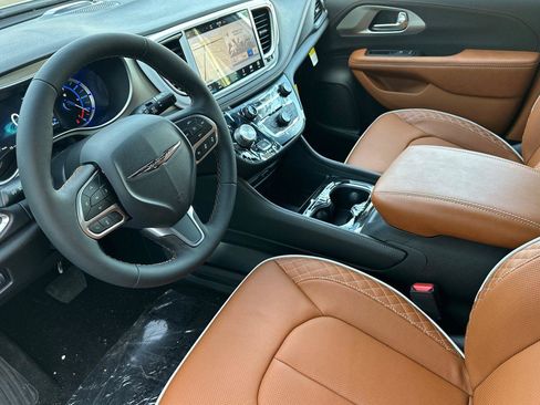 New 2026 Chrysler Pacifica Pinnacle image 7