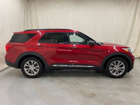 Used 2020 Ford Explorer XLT w/ Equipment Group 202A AWD/4WD image 9