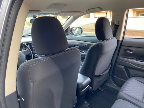 Used 2017 Mitsubishi Outlander ES image 42