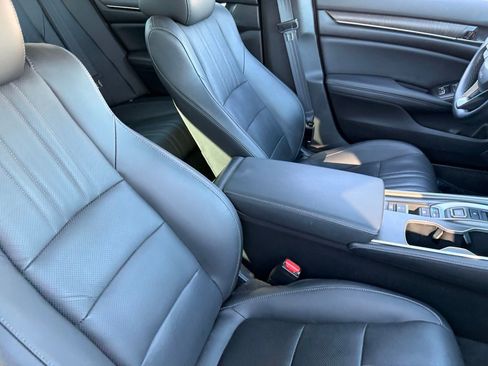 Used 2022 Honda Accord Touring image 11