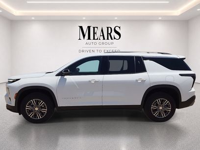 Used 2025 Chevrolet Traverse LT