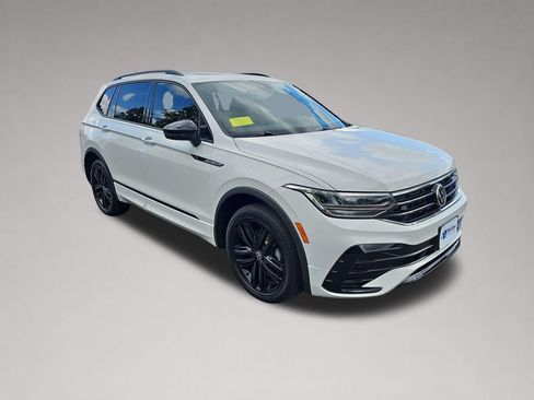 Used 2022 Volkswagen Tiguan SE R-Line AWD/4WD image 1