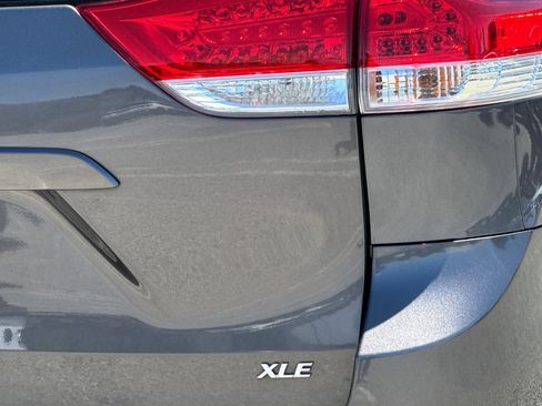 Used 2012 Toyota Sienna XLE FWD image 27