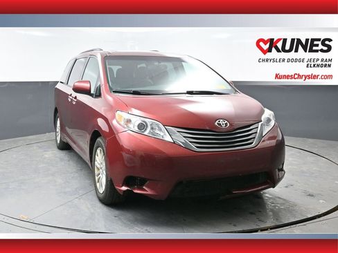 Used 2016 Toyota Sienna XLE image 1