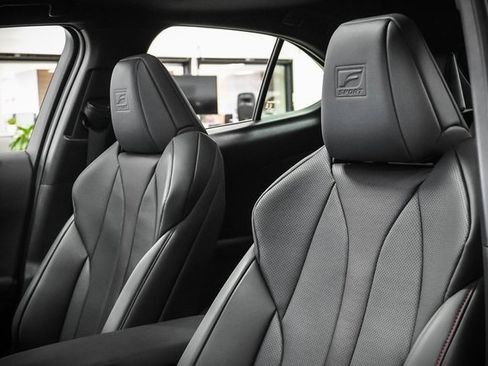 Used 2025 Lexus UX 300h AWD image 10