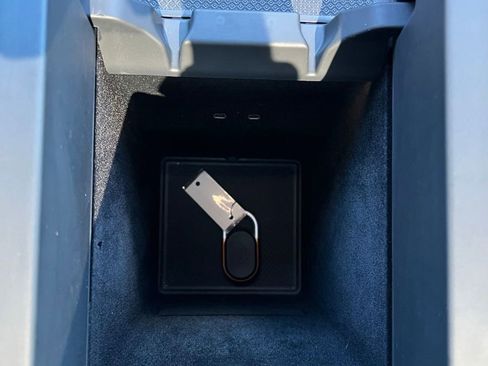 Used 2022 Rivian R1T Adventure image 38