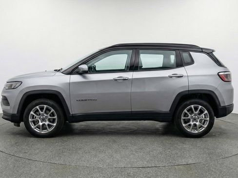 Used 2025 Jeep Compass Limited image 5