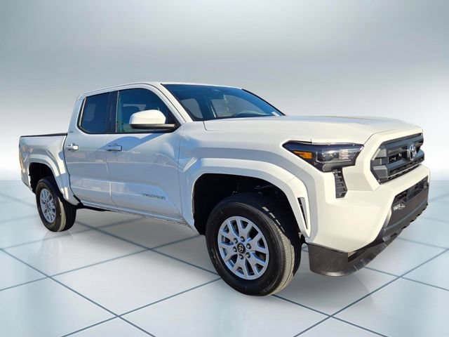Used 2025 Toyota Tacoma SR5 AWD/4WD image 2