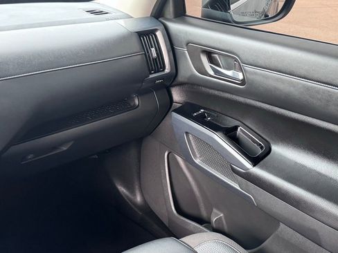 Used 2023 Nissan Pathfinder SL w/ Lighting Package (N92) image 23