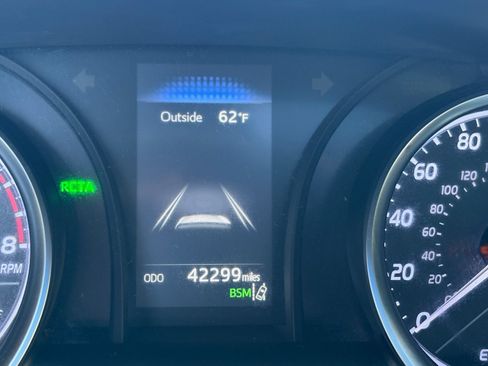 Used 2018 Toyota Camry LE w/ Moonroof Package FWD image 34