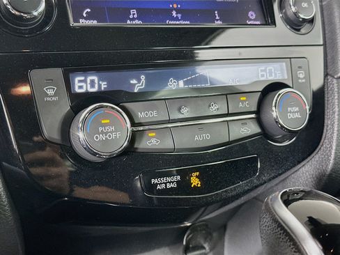 Used 2019 Nissan Rogue SV FWD image 22