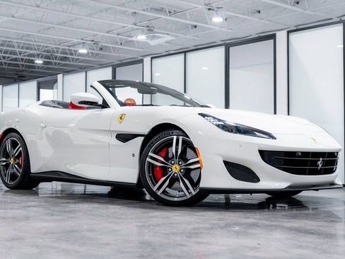 Used 2020 Ferrari Portofino RWD image 7