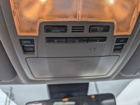 Used 2019 Toyota Highlander XLE image 22