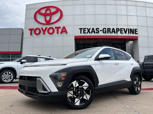 Used 2025 Hyundai Kona SEL image 2
