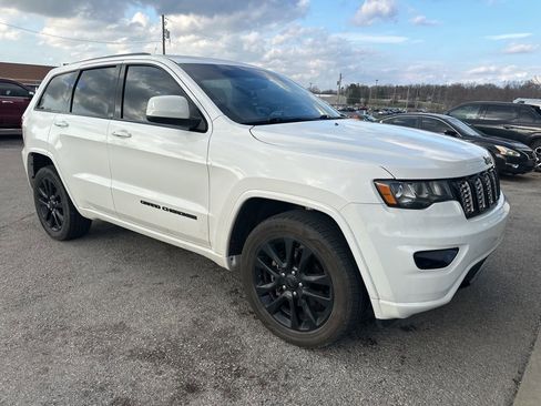 Used 2019 Jeep Grand Cherokee Altitude AWD/4WD image 2