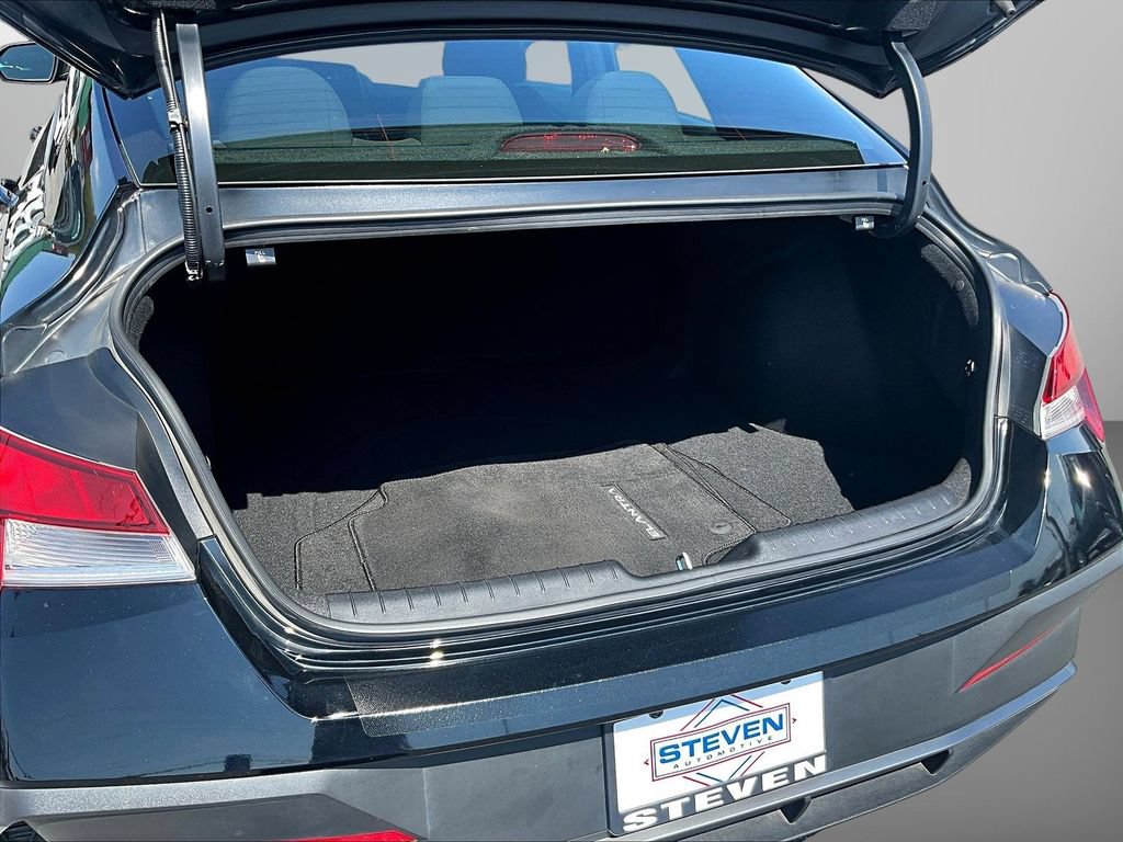 Certified 2025 Hyundai Elantra Sport FWD image 7